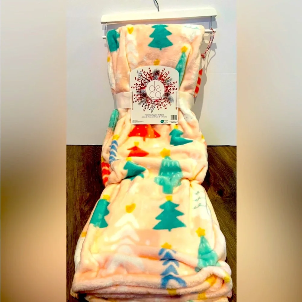 Deco Pastel Pink Plush Christmas Tree Blanket / Throw